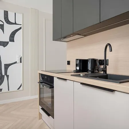 Apartment Elegant With Parking Near The Odra River By Renters Prestige Breslau